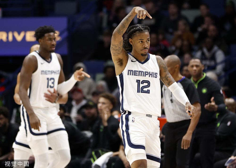 詹姆斯与东 詹姆斯与东