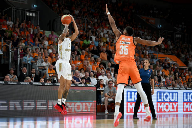 通过精准的 通过精准的