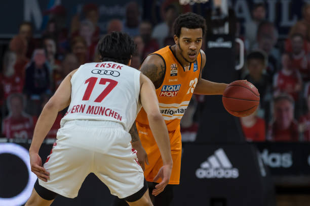 王奕博转会青岛男篮，因浙江男篮顶薪名额已满，最终顺利转队，承诺继续参加全运会。