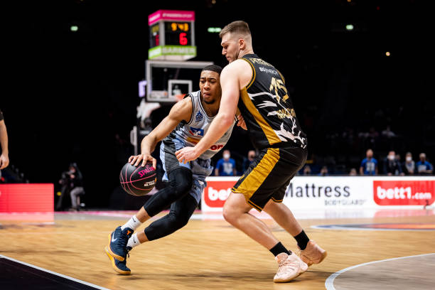 CBA总决赛连输三场 新疆队队长：还没有结束.