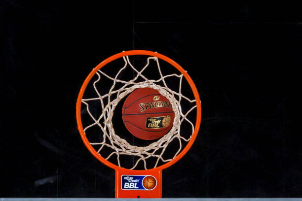 红黑与蓝黑的对决：AC米兰与国际米兰的激情碰撞.