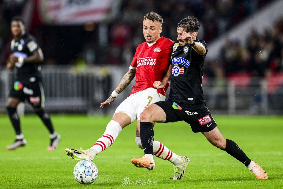 球迷：每个球员一离开曼联 就能发挥出高水准踢球