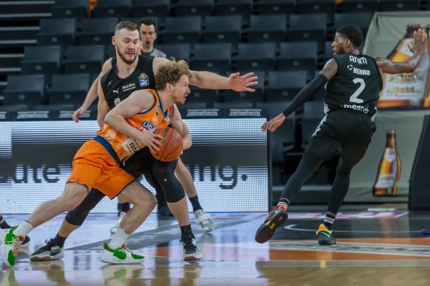 体育发展中 体育发展中